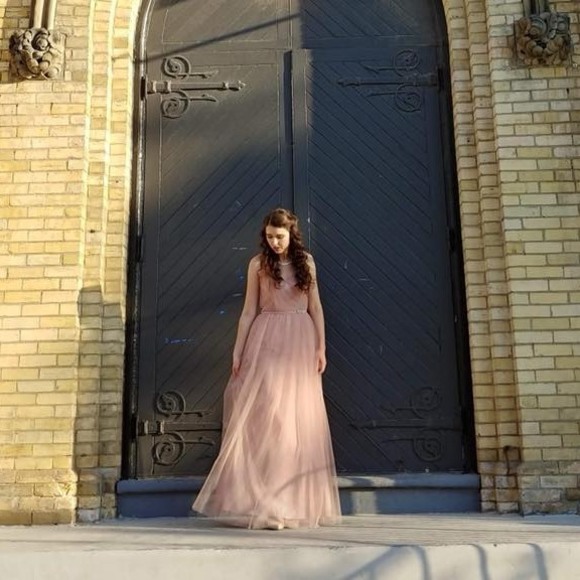 Meet your Posher, Laura - Picture 1 of 1